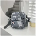 Bonito bolso bandolera de nailon con estampado de oso para niñas, bolso cuadrado pequeño y moderno - 16*20*6 / Gris oscuro