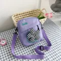 Bolso bandolera de lona morada con detalle de flor de tablero de ajedrez en blanco y negro - 16*20*6 / Púrpura