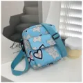 Lindo bolso bandolera de nailon azul claro con estampados de osos y corazones para niñas. - 16*20*6 / Azul cielo