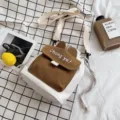 Bolso de lona japonés en marrón y blanco con solapa de orejas de conejo - Caqui