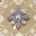 Elegante broche de cruz barroca vintage con perlas blancas y diamantes de imitación - Estilo 8