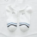 Japanse witte lage damessokken met schattig schapenborduursel en blauwe strepen - Eén Maat (34-39) / Dubbele Balk (Wit met blauwe strepen)