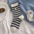 Dames zwart-wit gestreepte middelhoge sokken met knoop, schattige casual katoenen kousen. - Eén Maat (35-40) / Zwarte Streep