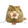 Japanische gelbe Canvas-Beuteltasche mit großer weißer 3D-Plüschblumen-Dekoration für Damen - Khaki