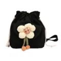 Süße japanische schwarze Canvas-Umhängetasche mit Plüschblume und Kirsch-Anhänger - Schwarz