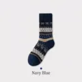 Vintage Fair Isle dicke warme Wollsocken für Damen in einer tiefen marineblauen Farbe - Einheitsgröße / Marineblau