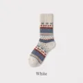 Dicke Wollsocken im Vintage-Stil für Damen mit weißem Fair Isle-Muster für den Winter - Einheitsgröße / Weiß