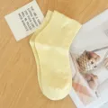 Hochwertige hellgelbe Socken aus Baumwolle im japanischen Stil für Damen mittlerer Länge - Einheitsgröße (35-40) / Milchiges Gelb