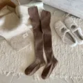 Braune gestrickte Overknee Langsockenserie für Damen, gemütliche Winter Stiefelsocken Variante. - Einheitsgröße (35-41) / Dunkelbraun