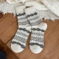 Damen Winter warme Wollsocken, Vintage Norwegermuster Schneeflocke Strick Strümpfe gemütlich - Einheitsgröße (34-40) / Weiß