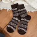 Cozy brown wool winter socks featuring a classic vintage Fair Isle snowflake pattern. - One Size (34-40) / Dark Coffee