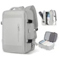 Vista detallada de la mochila de viaje gris con compartimentos para ropa y PC - Gris (Bolsillo Delantero con Cremallera Vertical Única)