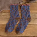 Blauwe vintage etnische sokken met middelhoge snit, roze ruches en bruine hakken. - Blauw