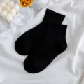 Klassische einfarbige schwarze Baumwollkurzsocken für Damen, atmungsaktiv und bequem. - Einheitsgröße / Schwarz