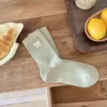 Calcetines de algodón verde claro a media pantorrilla con lazo bordado - Talla única / Verde