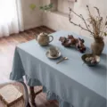 Elegante tovaglia con volant in cotone lavato azzurro per una sala da pranzo rustica - Stile Foglia di Loto / 100x140cm / Azzurro
