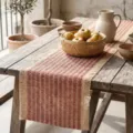 Chemin de table rustique en papier tissé rouge et beige avec bords frangés - Avec Bord Roulé à Glands / Set de Table 30x50 / Rouge Vin Chevrons