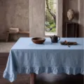 Tovaglia in cotone lavato azzurro con bordi decorativi a volant per tavoli - Stile con Volant (54) / 90x90cm / Azzurro