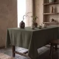Premium Tischdecke aus gewaschener Baumwolle in Salbeigrün für die Esszimmerdekoration - 100x135cm / Dunkelgrün
