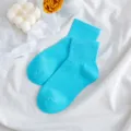 Bonbonfarbene einfarbige Baumwollkurzsocken in Hellblau, bequeme Ripp-Ankelsocken für Damen. - Einheitsgröße / Himmelblau