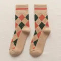 Warme Herren-Wollsocken mit Argyle-Muster in Beige mit grünen und roten Akzenten - Einheitsgröße (35-43) / Khaki
