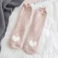Flauschige Korallenfleece Wintersocken Damen Mid-Tube süße Bärenohren Herz warme Schlaf-Bodensocken - Einheitsgröße / Rosa