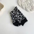 Schwarze weisse Leo Muster Winter warme Wolle Mittelsocken retro dicke Thermosocken - 35-39 / Schwarz