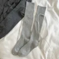 Graue Kniestrümpfe mit Schleifen, japanische süße Lolita Stil lange Socken für Damen. - Einheitsgröße (35-40) / Grau