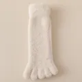 Weiche Korallenfleece-Fünffingersocken in Cremeweiß für warme Füße - Haferfarben (1 Paar)