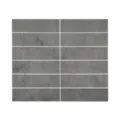 Vista ravvicinata di pannelli murali in pietra SPC grigi con finitura finto marmo - Stile Grigio Scuro / YP005 (29 x 23 cm)
