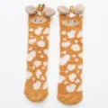 Süße Cartoon Giraffen Korallenvlies Socken für den Winter, dicke warme Plüsch Haussocken - Einheitsgröße / Orangefarbene Giraffe