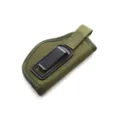 Detail eines taktischen IWB-Holsters aus Nylon mit stabilem schwarzem Metallclip - Grün