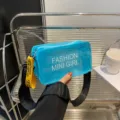 Bolso bandolera de gelatina azul transparente con estampado fashion mini girl y adorno - Azul cielo