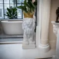 Detailed view of a majestic white lion statue with a gold crown for luxury home decor - L / 13x19x36cm / White