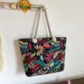 Bolso tote de lona étnico con un estampado de hojas de colores y asas de cuerda. - Estampado de Hojas Tropicales (Estilo 1)