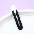 Mini cúter portátil con elegante acabado en blanco y negro para material escolar - Negro