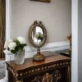European vintage carved oval photo frame with aged gold finish on an elegant vanity - Handle Mirror Style / 12*22.5cm Pack / Antique Gold