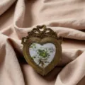 Vintage heart-shaped ornate gold picture frame with floral art on draped fabric - Heart-Shaped Vintage Carved Photo Frame - Small (LJ-003) / 16x20cm / Gold