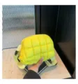 Riñonera acolchada en amarillo brillante para mujer con un diseño de cuadros moderno. - Amarillo Neón