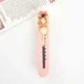 Mini taglierino carino con personaggio a cartone animato di porcellino d'India per ufficio - Capibara con Cono Gelato / Rosa