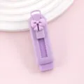 Schattige paarse intrekbare gum met strik voor scholieren en mooie briefpapierbenodigdheden. - Strikstijl / Paars