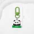 Llavero de panda de resina lindo con colgante de bambú verde, hermoso dije para bolso. - Flor de Tubo de Bambú (A0316)