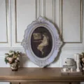 Vue détaillée du cadre photo ovale en résine rococo vintage français avec dorures fines. - 6 Pouces (Intérieur 10x14.5cm Extérieur 16.5x21cm)