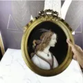 Vintage oval portrait decorative painting with gold frame for living room bedroom home decor. - Outer Diameter: 34x45 cm Inner Diameter: 26x32 cm / Antique Gold
