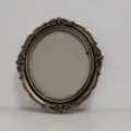 Eleganter barocker Vintage-Fotorahmen, oval, goldgeprägt mit kunstvollen Details. - Leerer Rahmen + Rückwand (35x38cm)