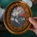 Prunkvoller goldener ovaler Harz-Fotorahmen mit klassischem Blumenölgemälde - Ovaler Blumenreliefstil / Stil C (AD 14.5*19.5cm)