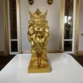 Luxury golden lion statue with crown, high-end resin home decor ornament for living room - S / 8x12x22.5cm / Gold