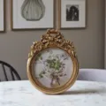 Eleganter goldener ovaler Fotorahmen aus Harz im europäischen Stil mit Blumenkunst - Schleifen-Blumen-Oval-Stil (JY-013)