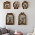 Verziertes Set aus goldenen Harzbilderrahmen im Vintage-Stil für elegante Wände - Kombinationsset (5-teilig)