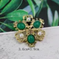 Vintage gold-tone brooch with green stones and pearls, size detail 3.6cm by 3.9cm - Vintage Symmetrical Heraldic Gold Plant Style (BK09)